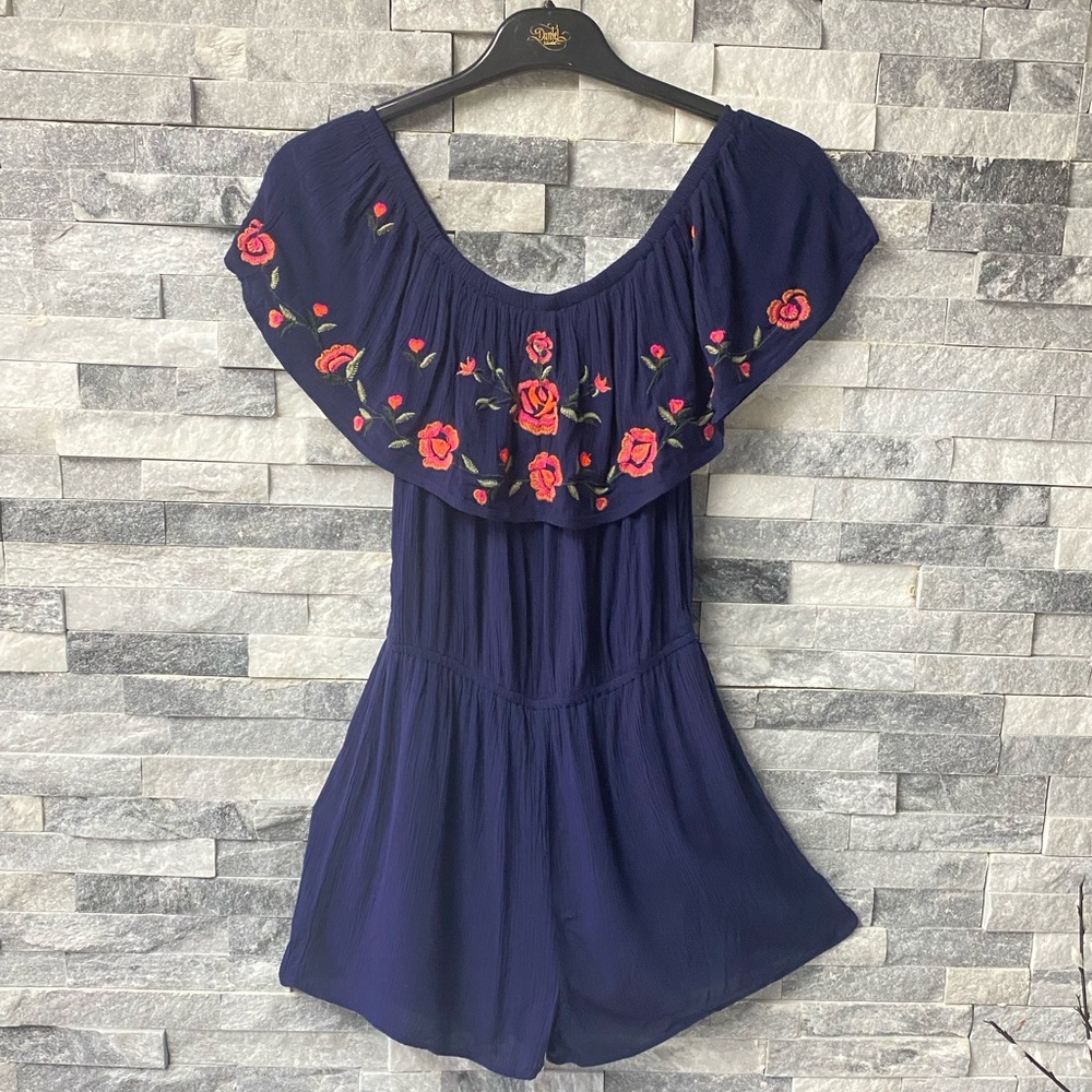 New dizzylizzy embroidered floral romper size L